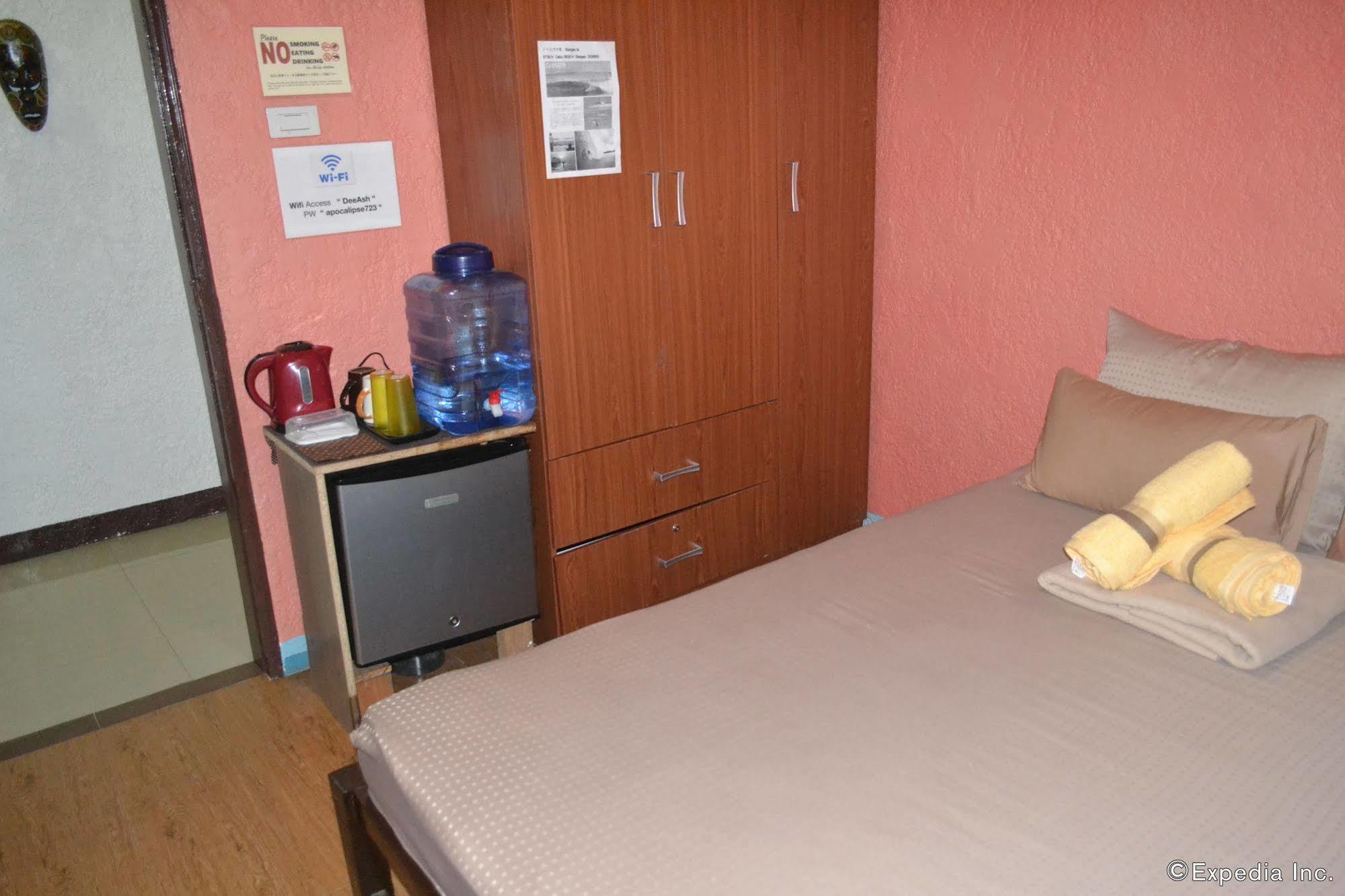 Dee Guest House Lapu-Lapu City Exterior photo